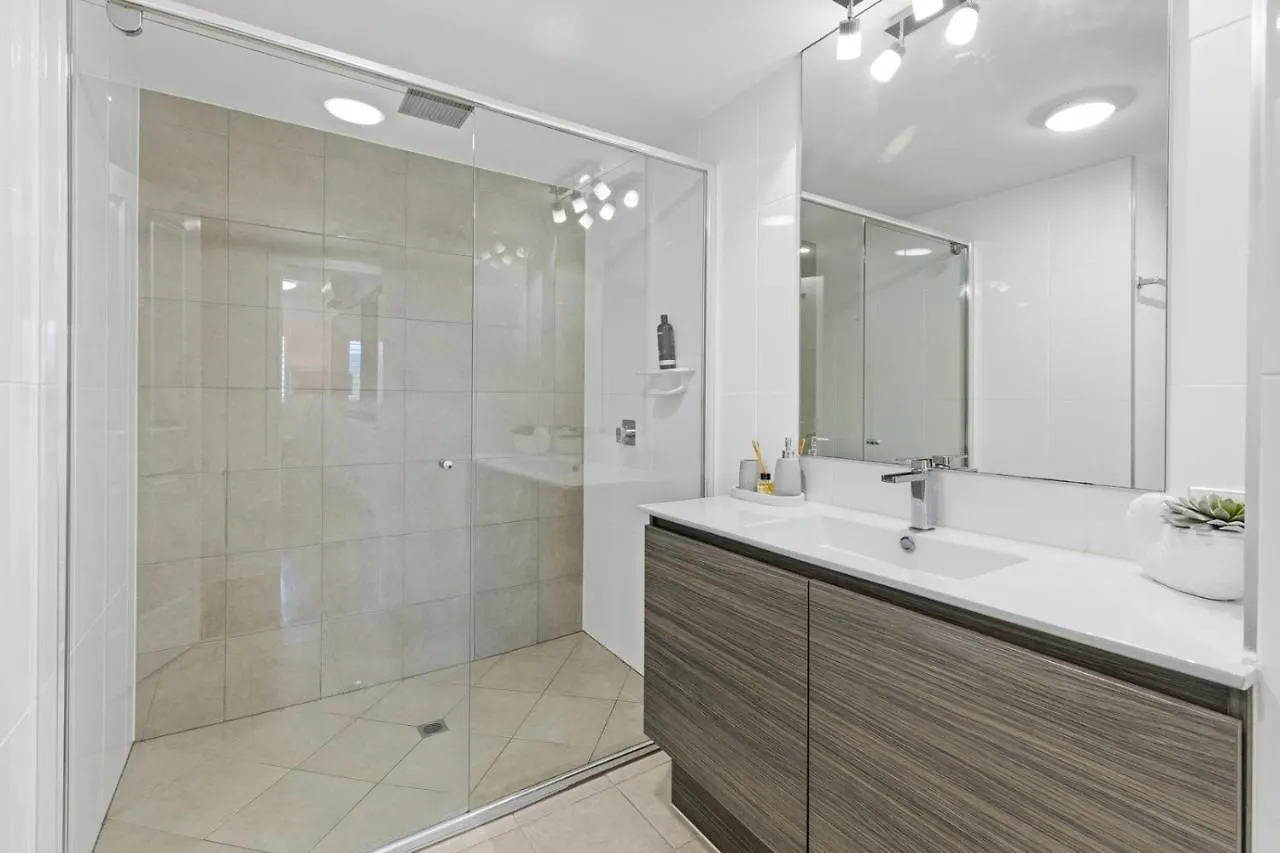 Stunning Coastal 3 Bedroom Apartment In Cairns Cbd אוסטרליה